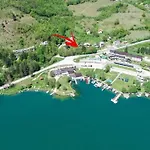 Brvnara Pliva 20m jezero rostilj Relax in Nature